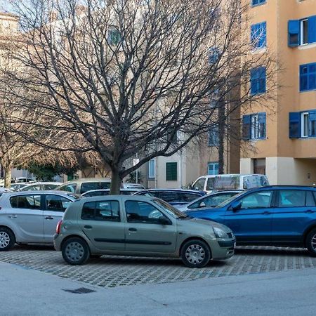 Lav Lägenhet Rovinj Exteriör bild