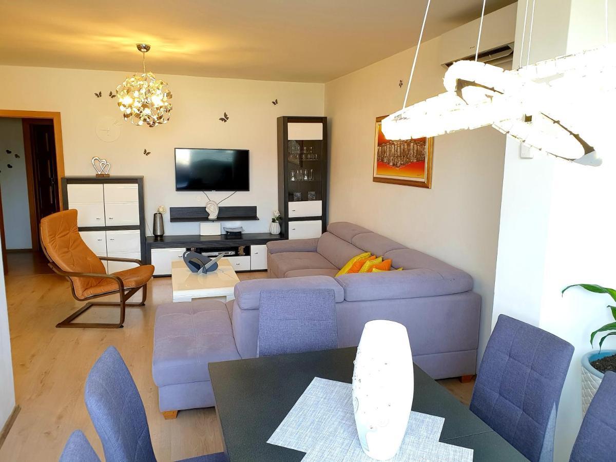Lav Lägenhet Rovinj Exteriör bild