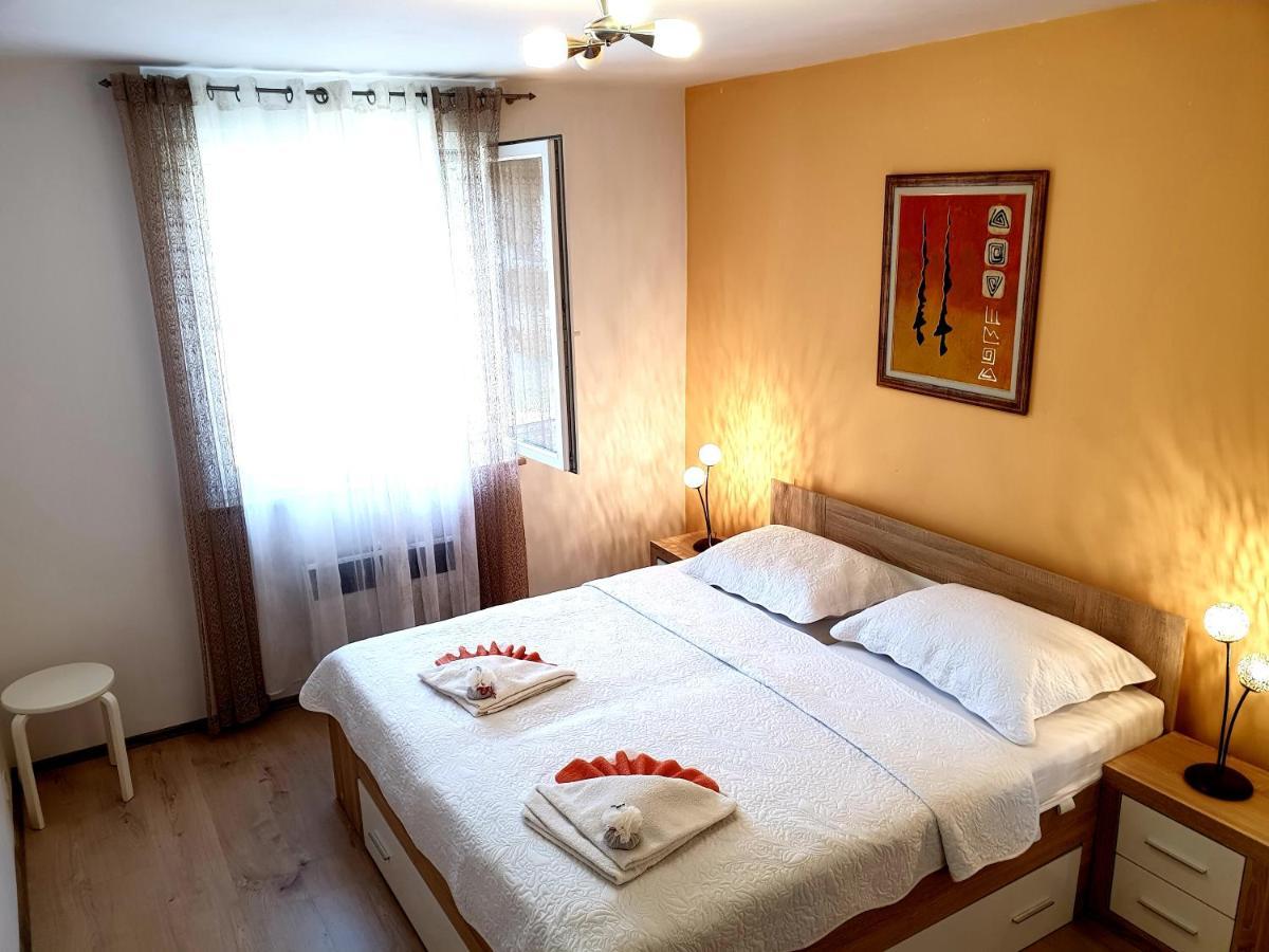 Lav Lägenhet Rovinj Exteriör bild