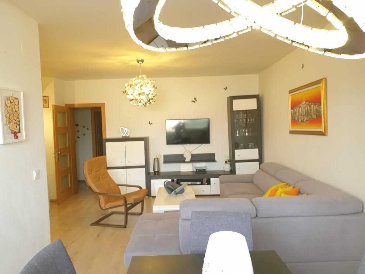 Lav Lägenhet Rovinj Exteriör bild