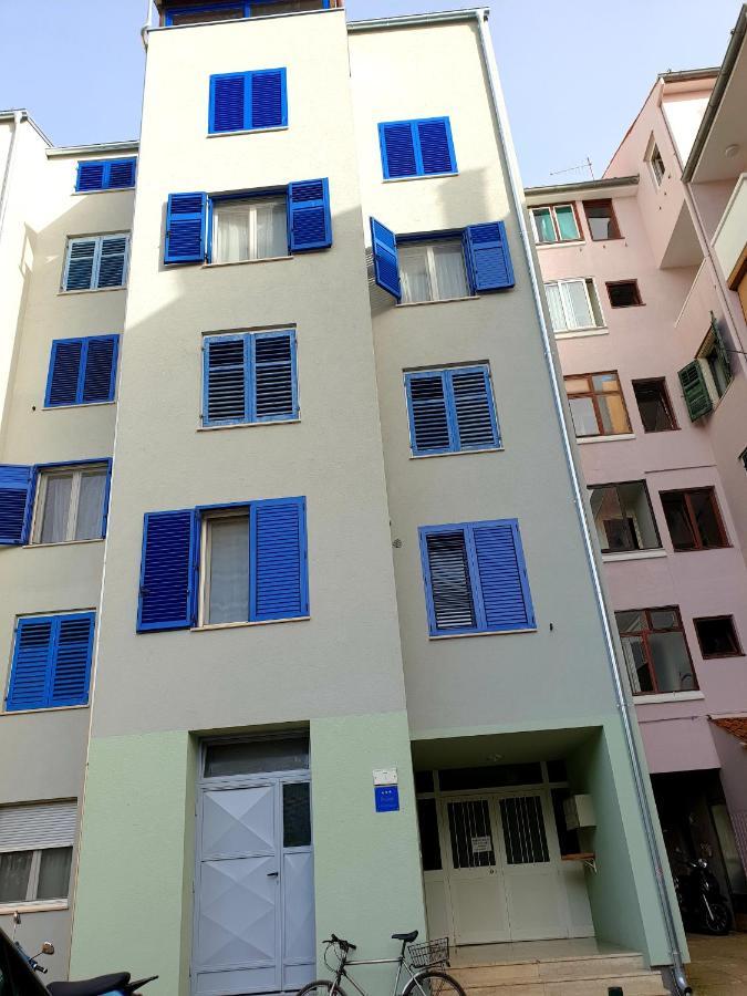 Lav Lägenhet Rovinj Exteriör bild