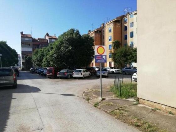 Lav Lägenhet Rovinj Exteriör bild